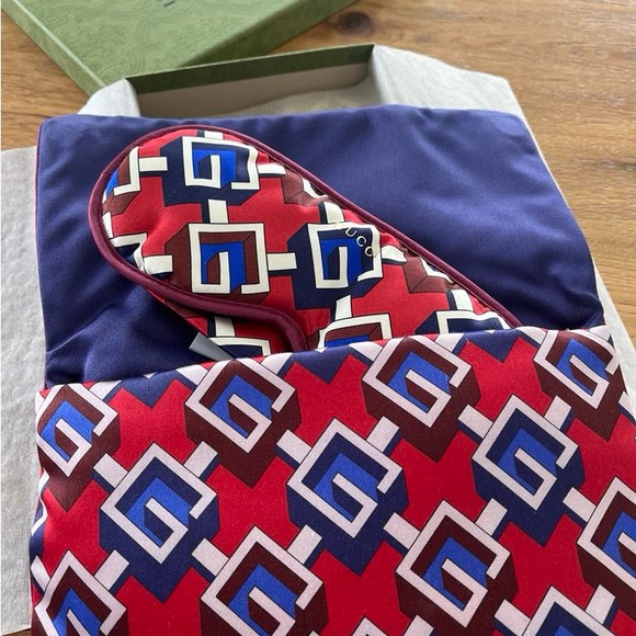 GUCCI Travel accessories geometric G print eye mask with pouch - Picture 7 of 8
